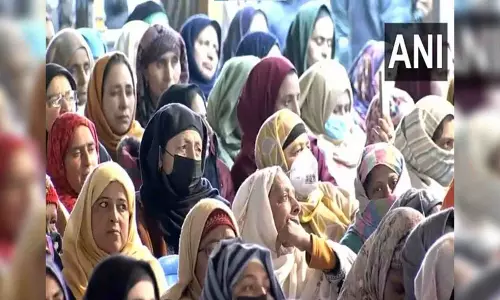 Vowing support for Modis return in 2024, muslim women chant Teesri Baar Modi ki Sarkaar
