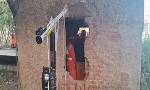 Child falls into borewell in Delhis Keshopur, rescue operation underway