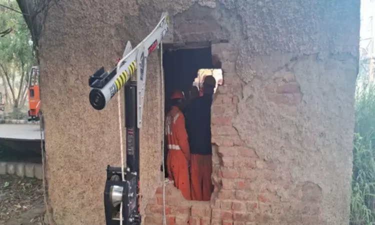 Child falls into borewell in Delhis Keshopur, rescue operation underway