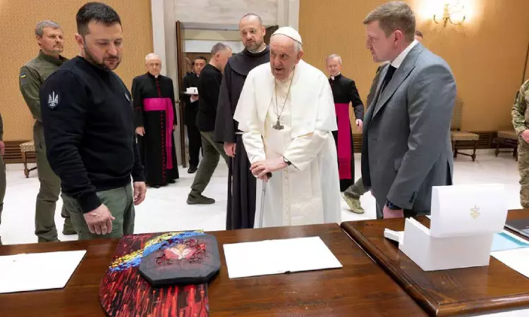 Pope says Ukraine should have courage of the white flag of negotiations