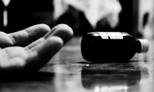 Convict drinks poison inside court in Ooty