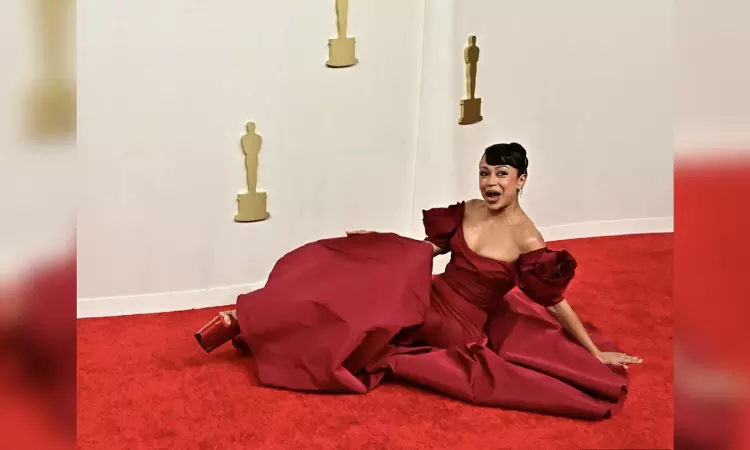 Liza Koshy handled her oops moments at red carpet: goes viral Liza Koshy handled her oops moments at red carpet: goes viral