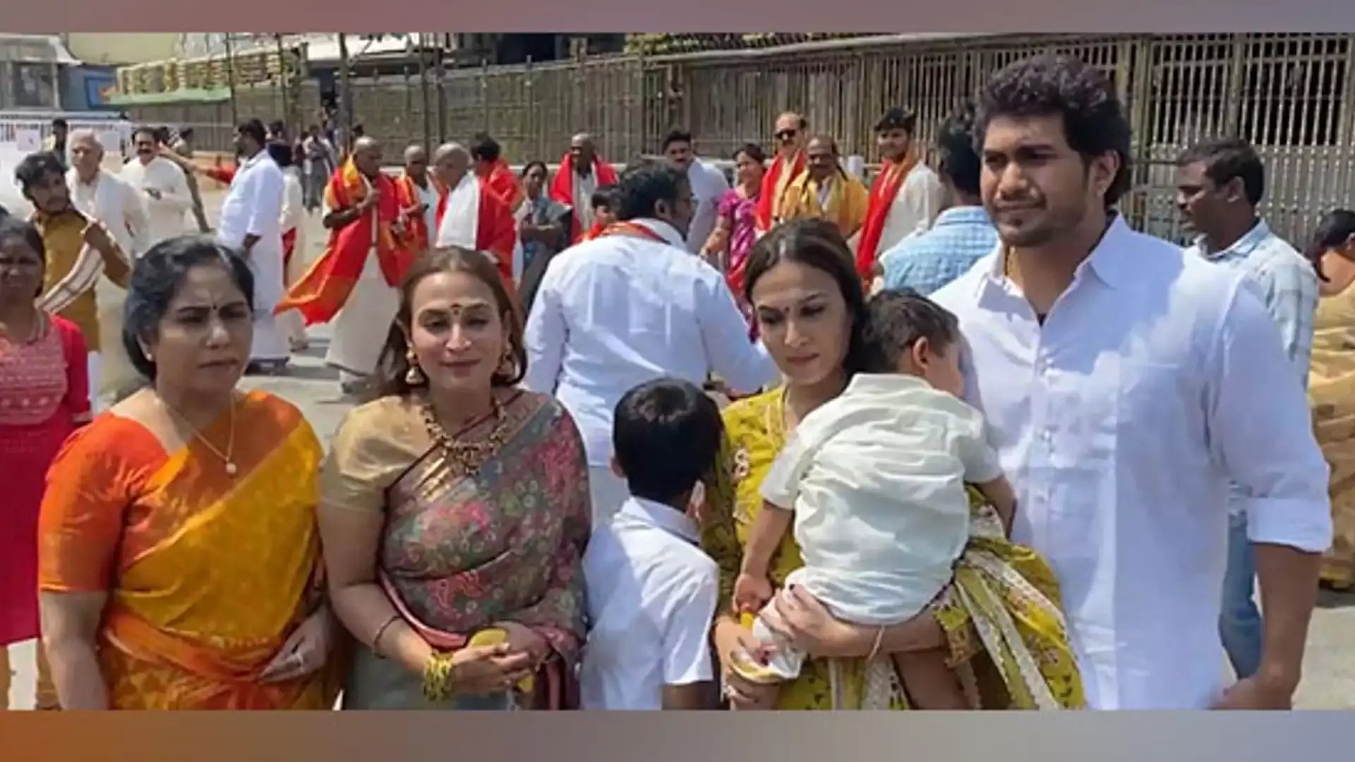 Rajinikanths daughters Aishwarya, Soundarya visit Tirumala temple