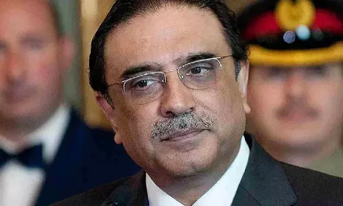 Paks new President Zardari decides to forgo salary