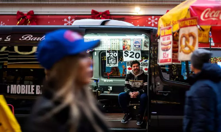 US retail sales rebound in February; weekly jobless claims fall US retail sales rebound in February; weekly jobless claims fall