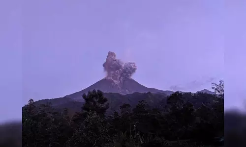 Volcano erupts in Reykjanes Peninsula, prompts evacuation in Blue Lagoon, Grindavik Volcano erupts in Reykjanes Peninsula, prompts evacuation in Blue Lagoon, Grindavik