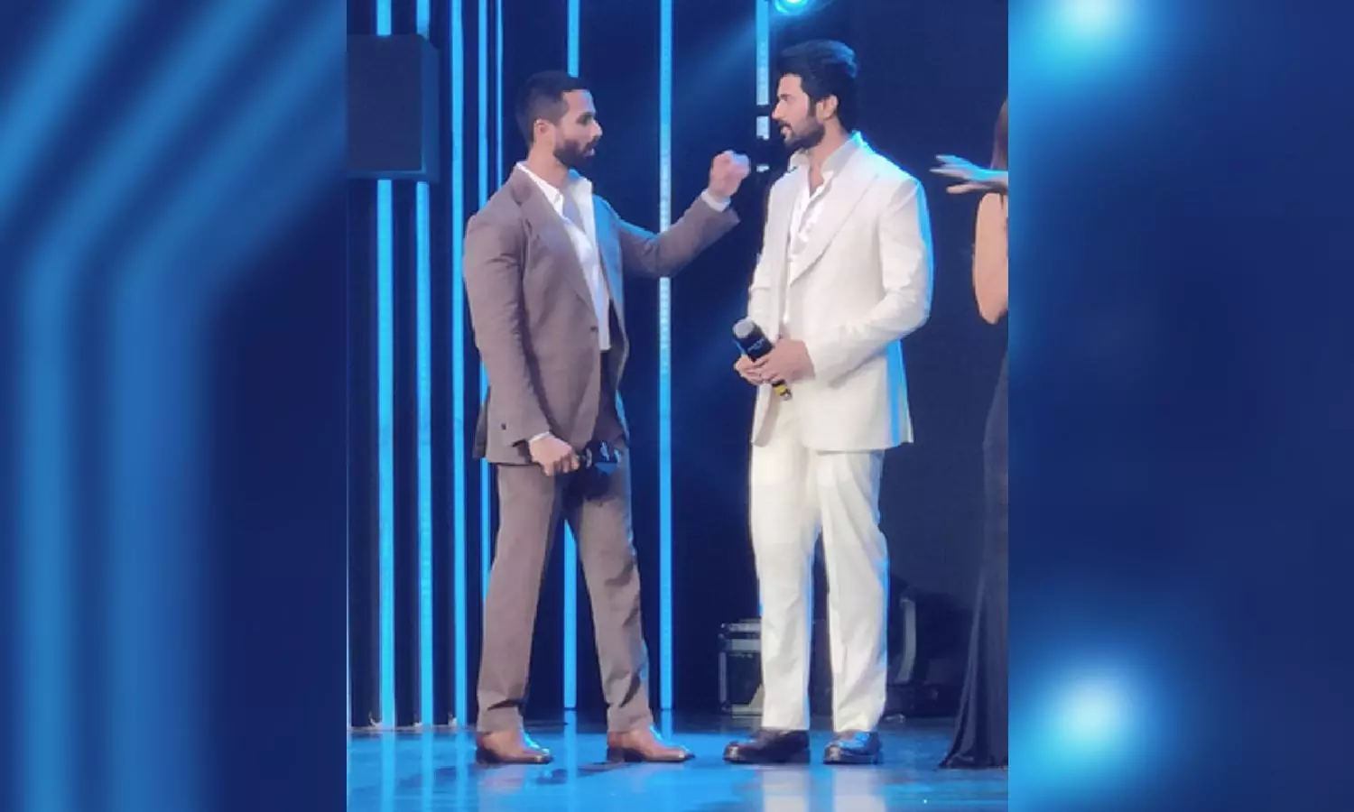 Shahid Kapoor thanks Vijay Deverakonda for Arjun Reddy with a peck