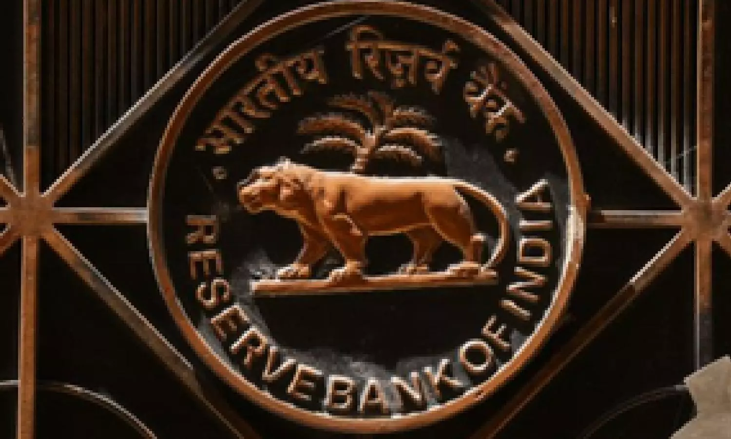 RBI to shut Rs 2000 banknote exchange facility for a day on April 1