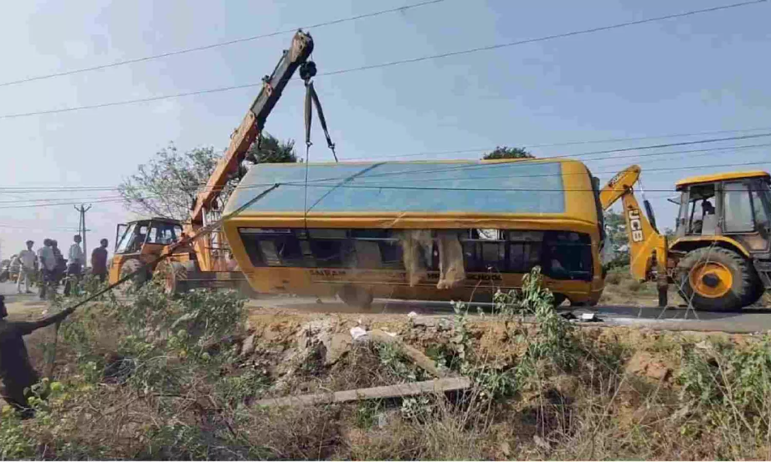 Students injured after school bus turned turtle in Palanthandalam