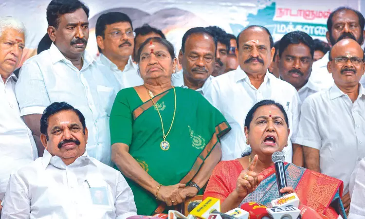 LS polls: EPS, Premalatha ink pact; DMDK gets five, one each for SDPI, PT LS polls: EPS, Premalatha ink pact; DMDK gets five, one each for SDPI, PT