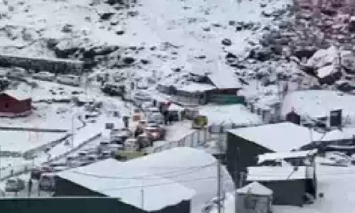 Heavy snowfall in Bengal’s highest point Sandakphu; stranded tourists evacuated