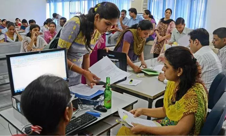 TN targets Rs 2,500-cr edu loans to 1L students TN targets Rs 2,500-cr edu loans to 1L students