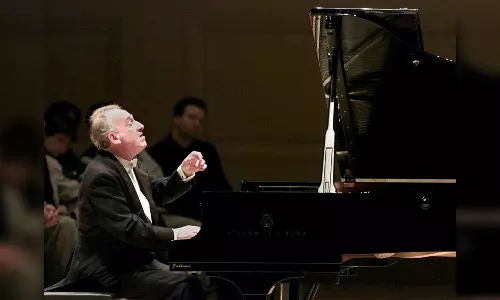 Acclaimed Italian pianist Maurizio Pollini dies at age 82