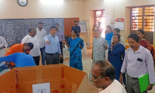 LS Polls: GCC organises training session for staff drafted for election duty