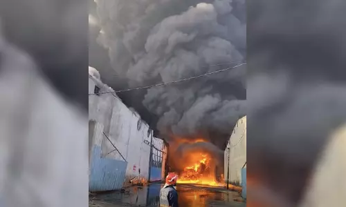 Massive fire at godown in Delhis Alipur, 34 fire tenders rush in