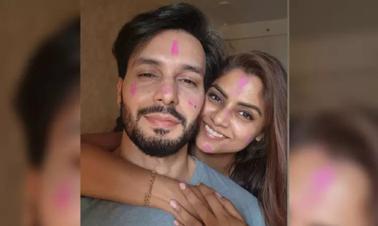 Sayantani Ghosh misses her husband on Holi; says Happy Holi pati