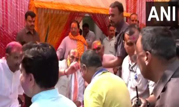 Rajnath Singh celebrates Holi at his residence, extends greetings to countrymen