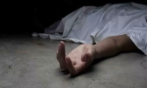 Woman hangs herself with 3 daughters in Bhopal; 1 girl admitted to hospital