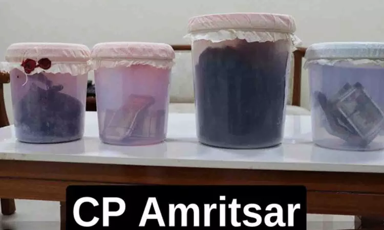 Police bust cross-border drug smuggling racket, 12 held, 4kg heroin, Rs 3 lakh seized Police bust cross-border drug smuggling racket, 12 held, 4kg heroin, Rs 3 lakh seized