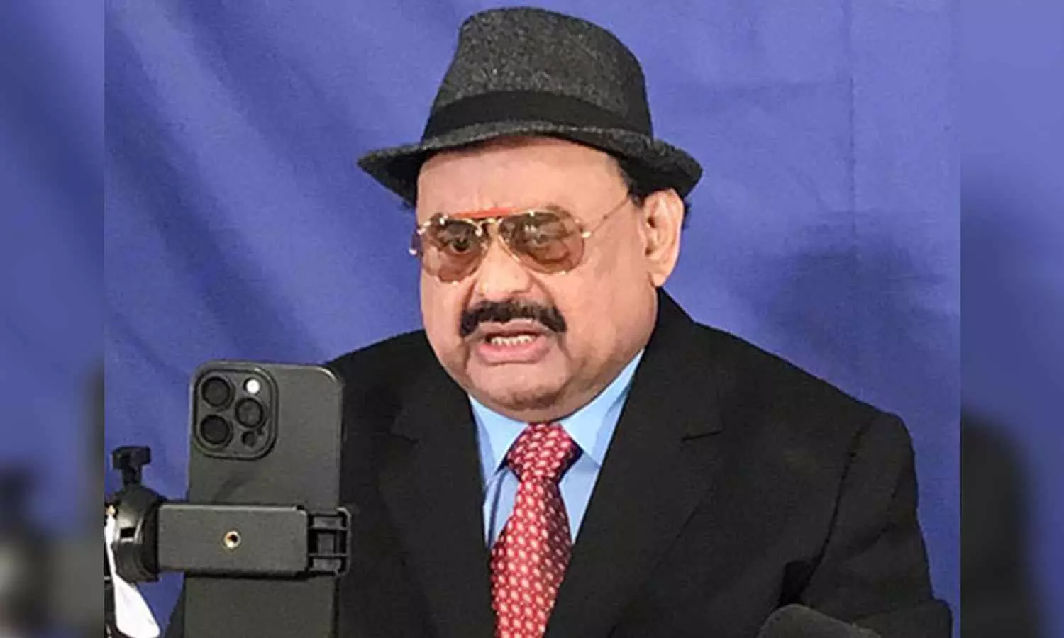 MQM founder Altaf Hussain warns against Balochistan CMs assurances