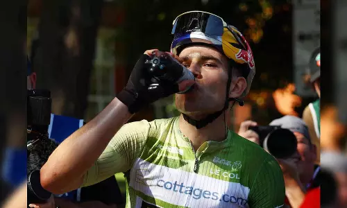 Van Aerts Giro dItalia campaign uncertain after post-crash surgery