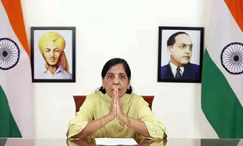 Kejriwals wife launches WhatsApp campaign to garner support for AAP leader