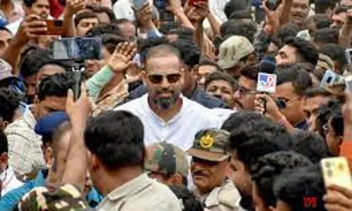 ECI bars Yusuf Pathan from using 2011 ODI WC pics during campaign