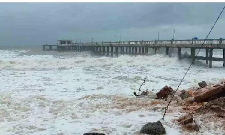Rough seas cause havoc in coastal hamlets of Kerala