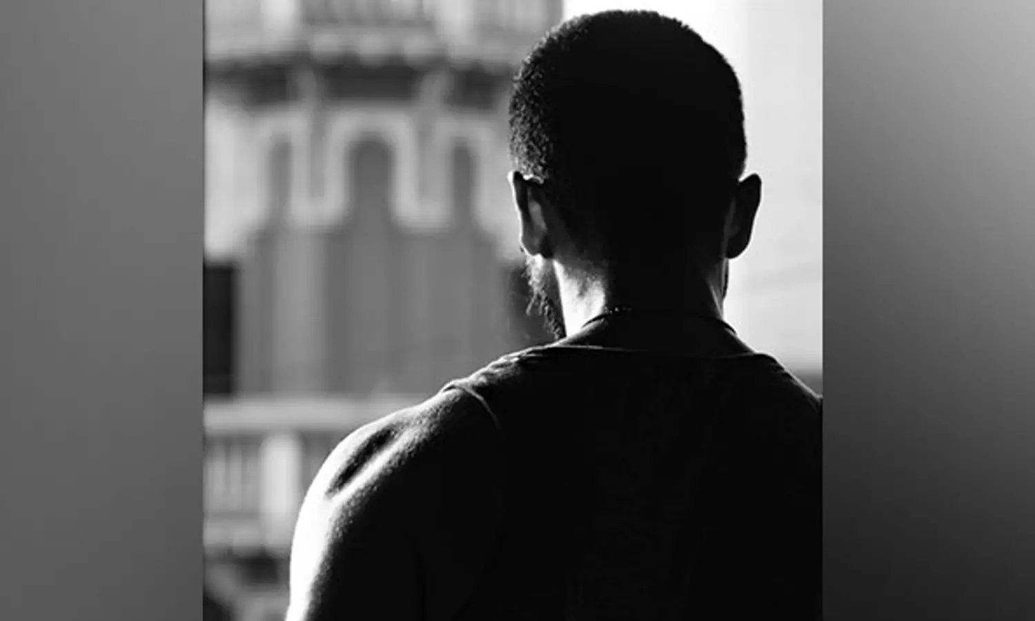 Shahid Kapoor flaunts his rugged body from Devas set; fans react
