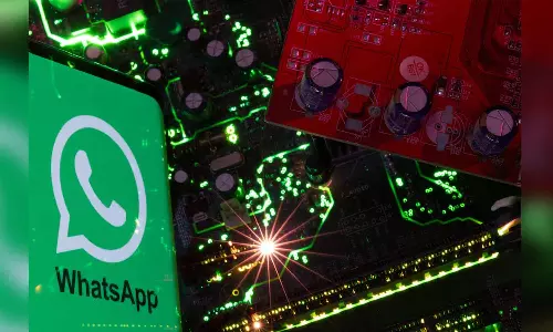 Metas WhatsApp back up after global outage