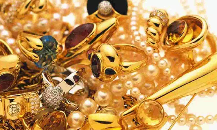 Ornaments worth Rs 4.18 cr sans documents seized at Viralimalai Ornaments worth Rs 4.18 cr sans documents seized at Viralimalai