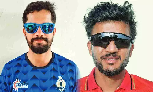 Saxena, Shoaib Khan hog limelight