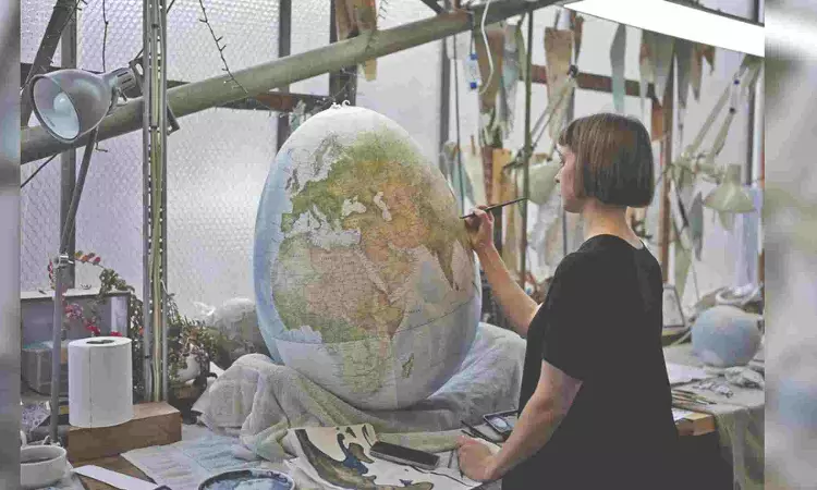 Tactile Journeys: In the age of Google Earth, people still buy globes Tactile Journeys: In the age of Google Earth, people still buy globes