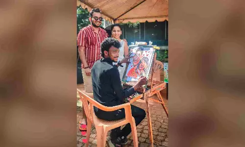 Caricaturing faces on streets for survival