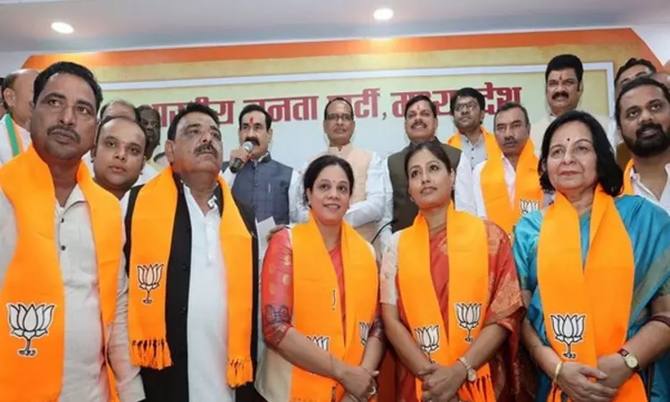 Madhya Pradesh: Blow to Congress continues, several leaders including ex-MLA Parul Sahu join BJP ahead of LS polls Madhya Pradesh: Blow to Congress continues, several leaders including ex-MLA Parul Sahu join BJP ahead of LS polls