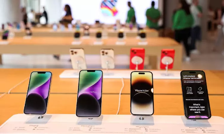 Apple loses top phonemaker spot to Samsung as iPhone shipments drop, IDC says