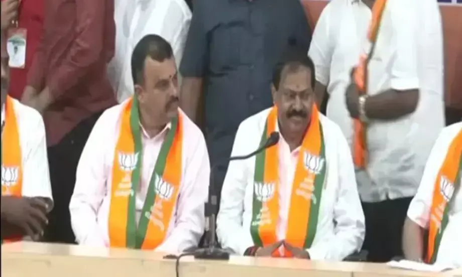 Former Karnataka Congress MLA Akhanda Murthy joins BJP