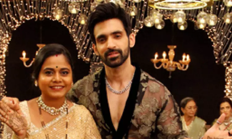Kaise Mujhe Tum Mil Gaye: Whats with divorcee mehendi on Virat, Bhavanis hands? Kaise Mujhe Tum Mil Gaye: Whats with divorcee mehendi on Virat, Bhavanis hands?