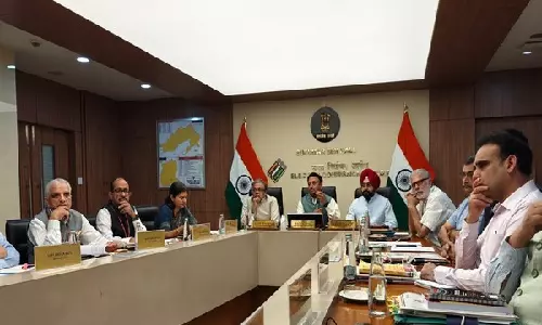 LS polls: Election Commission holds meeting to discuss measures to mitigate risks due to heatwave LS polls: Election Commission holds meeting to discuss measures to mitigate risks due to heatwave