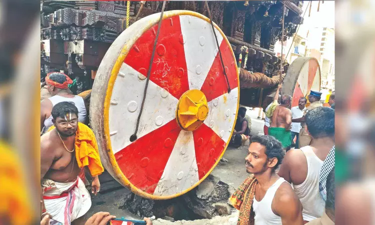 Procession delayed as temple car wheel gets stuck twice in Kkonam Procession delayed as temple car wheel gets stuck twice in Kkonam