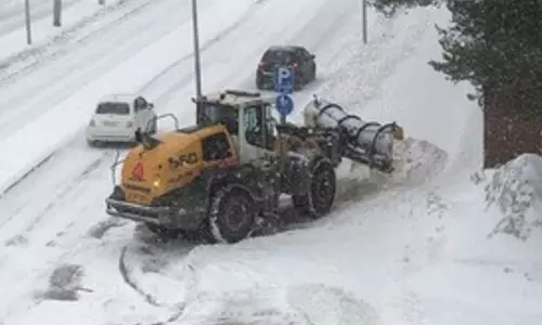 Snowfall disrupts traffic in Finlands capital Helsinki