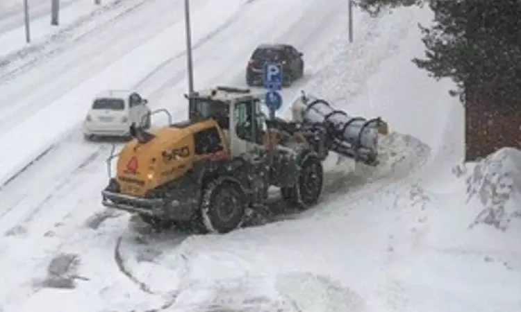 Snowfall disrupts traffic in Finlands capital Helsinki