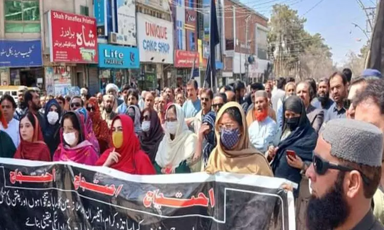 Pakistan: Balochistan University employees hold protest over non-payment of salary