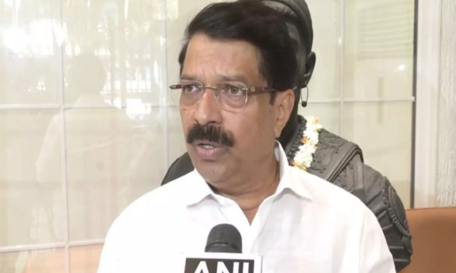 "Maafinama towards Congress leadership...," Shiv Sena leader Kiran Pawaskar on Udhhav Thackerays manifesto