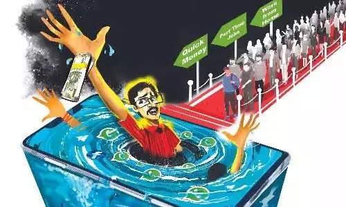 Woman constable, associates booked for cheating traffic police constable luring to invest in online business