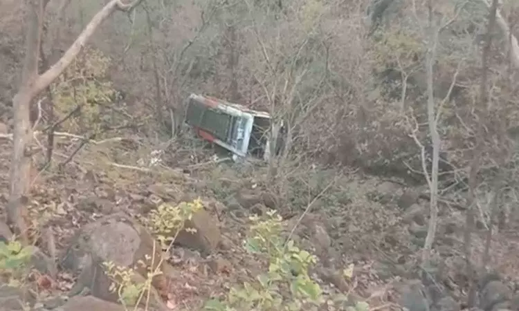 Madhya Pradesh: Several injured as bus falls into deep gorge Madhya Pradesh: Several injured as bus falls into deep gorge