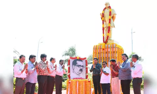 Stalin, Annamalai pay respects to Bharathidasan on his birth anniversary Stalin, Annamalai pay respects to Bharathidasan on his birth anniversary