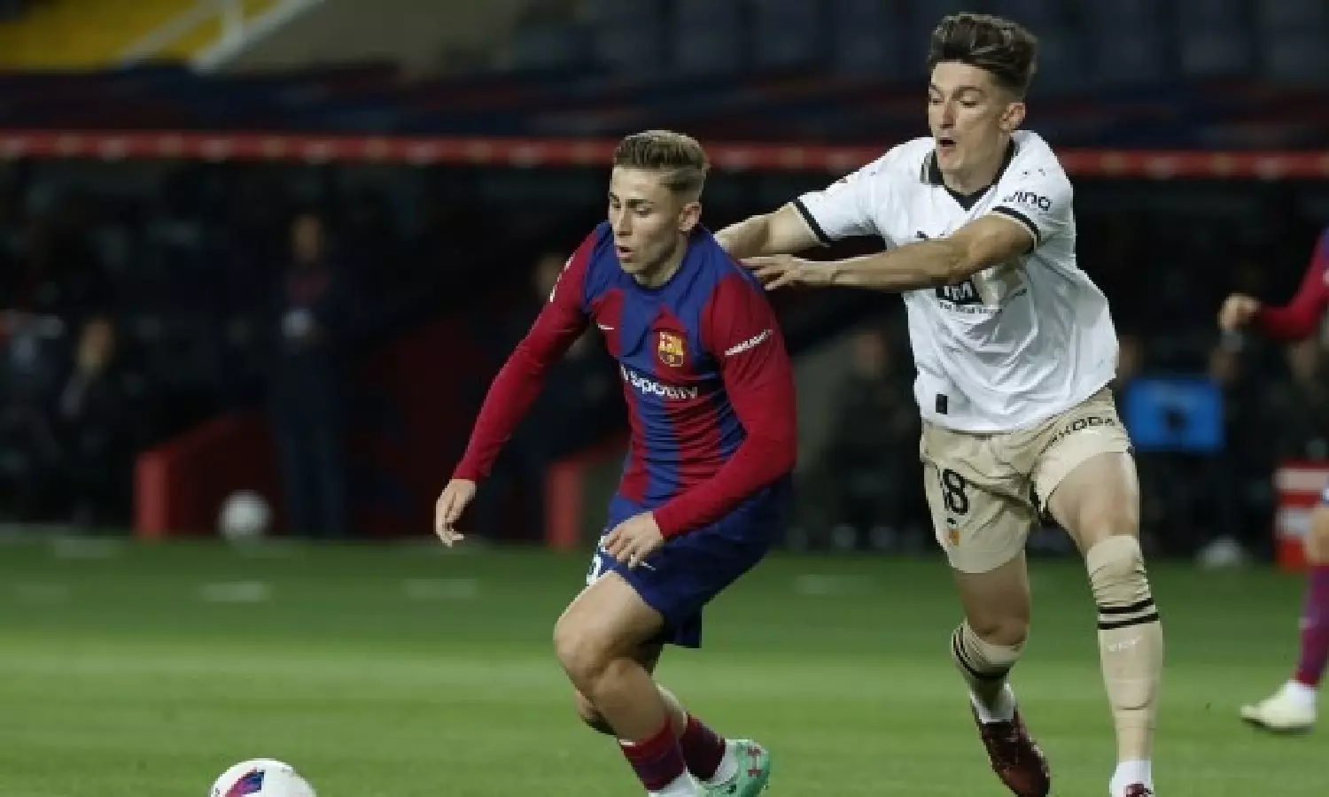 Lewandowski hat trick gives Barcelona comeback victory over Valencia