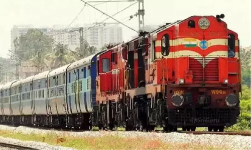 Dr MGR Central – Mumbai Superfast Express rescheduled today, running 5 hr 15 mins late
