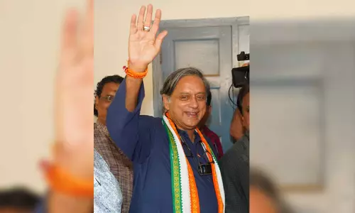 Goa CM needs to change astrologer: Shashi Tharoor